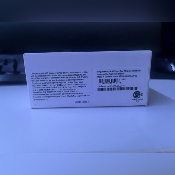Apple AirPods Pro 2nd Generation with Charging Case in White - Picture 3 of 5
